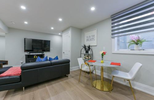 Oakville Apartment | 2 Bedroom Private Suite-Parking-Near Hospital and Airport