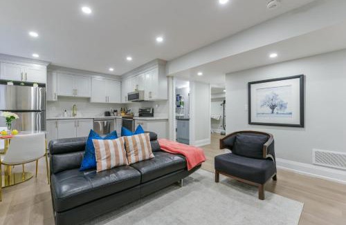Oakville Apartment | 2 Bedroom Private Suite-Parking-Near Hospital and Airport