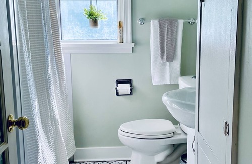 Weyburn House | 2-Bedroom Suite in the Heart of Downtown