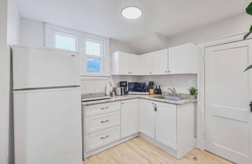 Lakeview Apartment | 2 BR 1 Bath Apt with Parking and Close to all Amenities