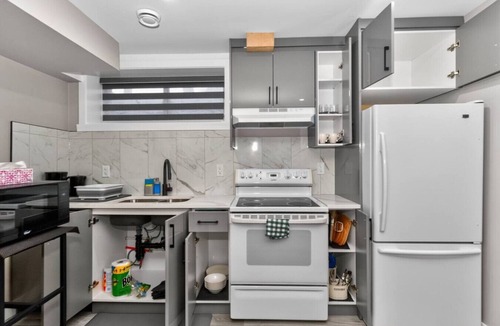 Highland Park House | 2 BR Suite YYC Airport & Downtown - 4324 – DN