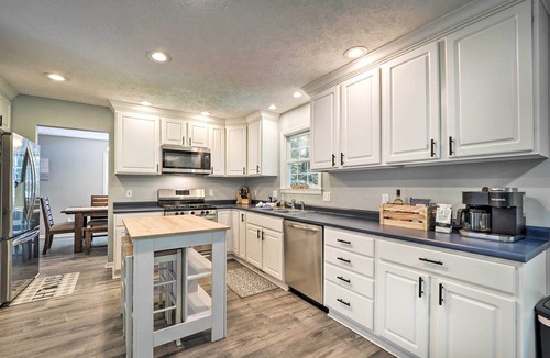 Beulah House | 2 Mi to Dtwn! Beulah Family Home w/Fireplace