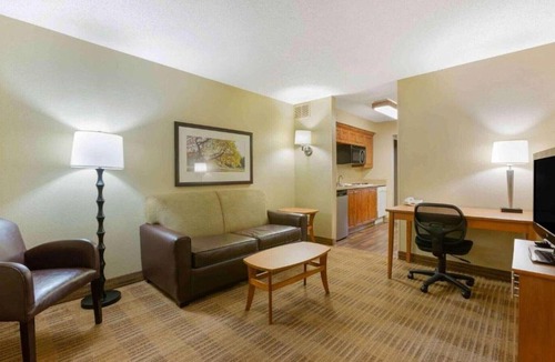 Findlay Apartment | 2 Queen Beds | Non-Smoking, Kitchen