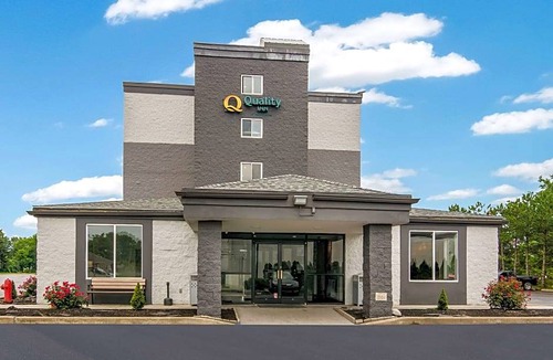 Gates-North Gates Hotel | 2-Star Hotel ∙ Quality Inn