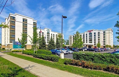 Airport Corporate Hotel | 2-Star Hotel ∙ Hampton Inn by Hilton Toronto Airport Corporate Centre