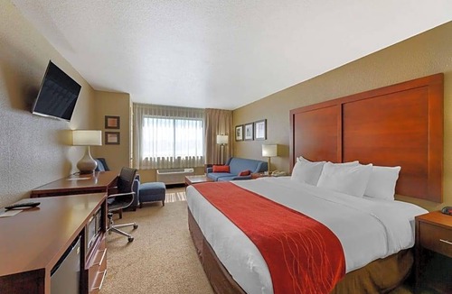 Huron Hotel | 2-Star Hotel ∙ Comfort Inn River's Edge