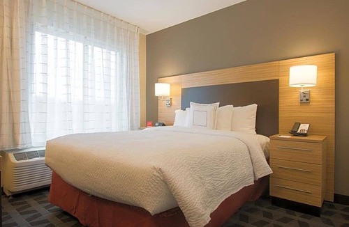 Bayberry Hotel | 2-Star Hotel ∙ TownePlace Suites by Marriott Syracuse Clay