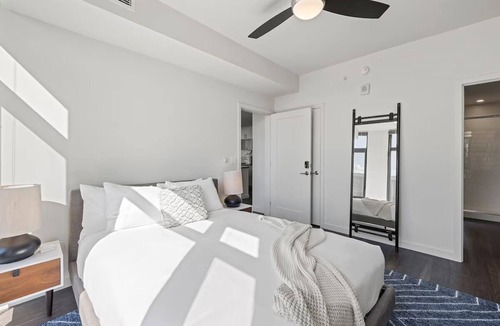 Bluemont Hotel | 2 Units | Explore Arlington | Elegant Haven w/Kitchen & Pool | Landmarks Nearby
