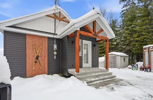 Adstock Ski Chalet | 232 on the Lake, Spa, Ski, Golf, Snowmobile