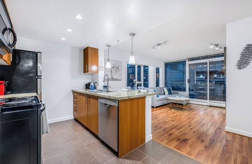 Crosstown Condo | 270° Rare Found downtown Ocean/Mountain/St View/King Suite/Pool/Hot Tub/Sauna