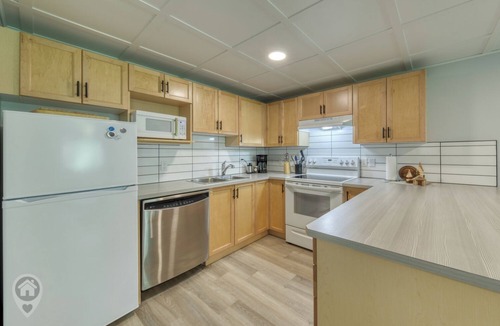 East Kootenay Apartment | 2BDRM | Toby | Steps to Gondola