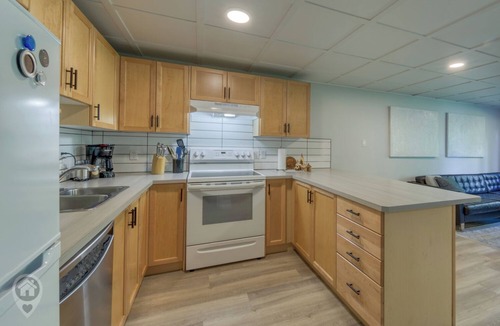 East Kootenay Apartment | 2BDRM | Toby | Steps to Gondola