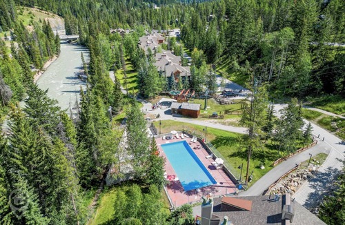 East Kootenay Apartment | 2BDRM | Toby | Steps to Gondola