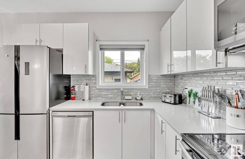 North Central Edmonton House | 2bedroom home in Downtown, 5min to Stadium, Expo centre, NAIT