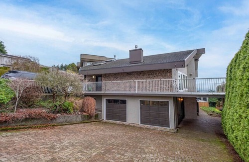 White Rock Condo | 2BR 2-Bath Suite Ocean View Deck Walk to Beach