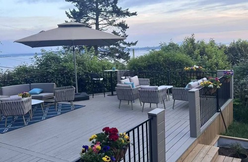 White Rock Condo | 2BR 2-Bath Suite Ocean View Deck Walk to Beach