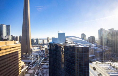 Toronto Entertainment District House | 2BR 2BTH w Million Dollar View of CN tower