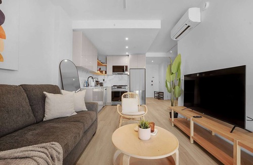 Greenpoint Apartment | 2BR Brooklyn Retreat | Sleeps 6 | Prime Location
