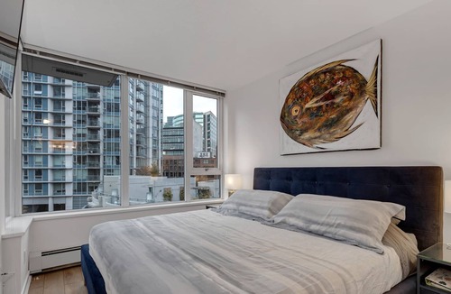 Crosstown Condo | 2BR Gastown Downtown Vancouver close to everything