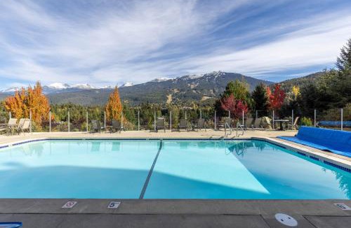 Blueberry Hill Apartment | 2BR in Ironwood, Stunning Mountain Views, Shared Hot Tub and Pool, Fireplace, Parking