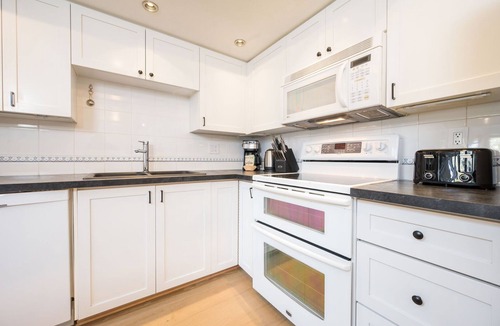 Blueberry Hill Condo | 2BR+Loft | Modern & Spacious | Hot Tub & Sauna | Private Balcony | Fireplace
