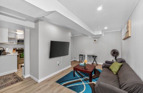 Highland Park House | 2BR Near YYC Airport & Downtown + Free Parking - 4644 – DN