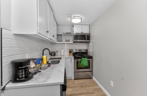 Highland Park House | 2BR Near YYC Airport & Downtown + Free Parking - 4644 – DN
