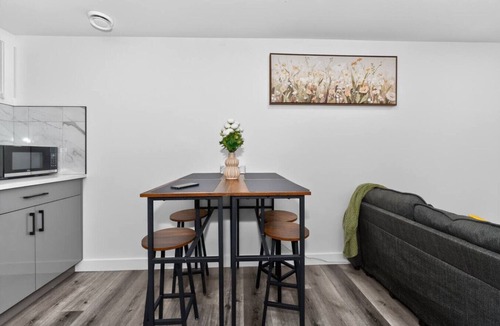 Highland Park House | 2BR Suite | Family Friendly | Near YYC Airport & Downtown - 4412 – DN