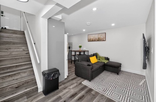 Highland Park House | 2BR Suite | Family Friendly | Near YYC Airport & Downtown - 4412 – DN