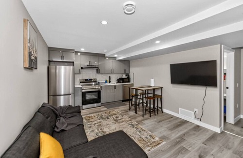 Highland Park House | 2BR Suite Near YYC Airport & Downtown - 4326 – DN