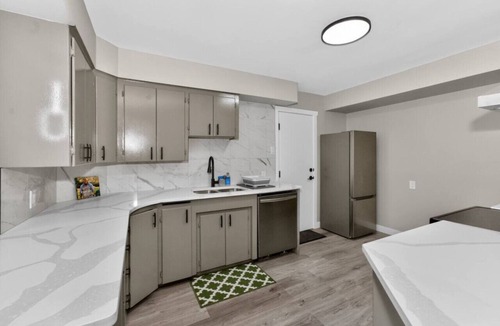 Highland Park House | 2BR Suite Near YYC Airport & Downtown - 4324 – UP