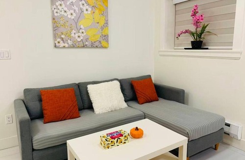 Surrey House | 2BR Suite + Parking 6-Min Walk to Bose Park