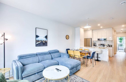 Tetreaultville Apartment | 2br Top Montreal Apt for Chic and Cozy Traveler