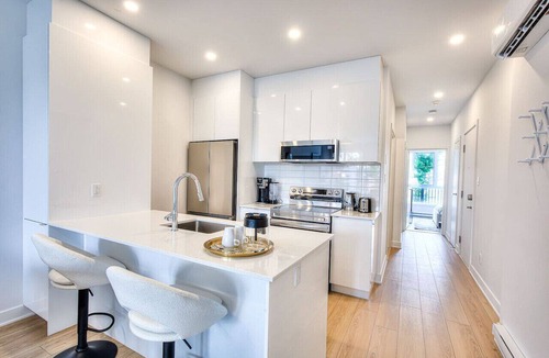 Tetreaultville Apartment | 2br Top Montreal Apt for Chic and Cozy Traveler