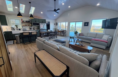 Bethlehem House | 2T Bethlehem Retreat with Stunning Sunset Views, firepit, foosball