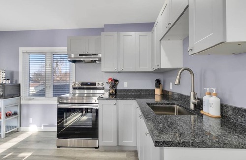 Windsor House | 3 bdr upper, prime location