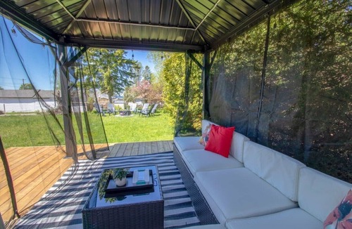 Tay House | 3 Bdrm | BBQ | Fire Pit - Steps to Waterfront Park