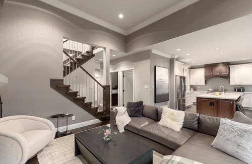 Upper Lonsdale House | 3+ Bdrm. Luxury North Vancouver