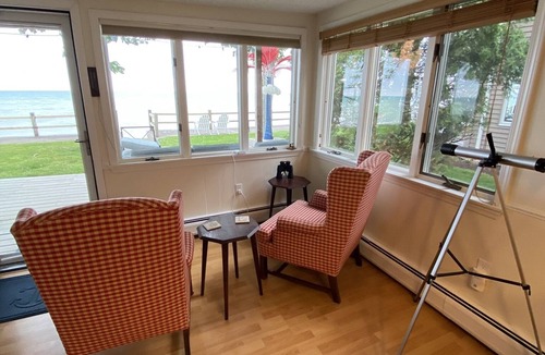 Dunkirk House | 3 bed 2 bath cottage with direct lake and fishing access from backyard, sunsets