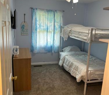 Geneva-on-the-Lake House | 3 bed room lake cottage