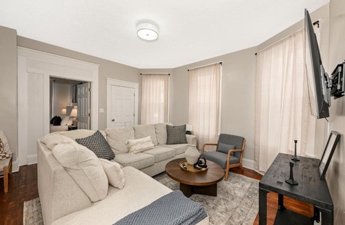 Tremont Apartment | 3 Bed Spacious 1st Floor Apt at Tremont