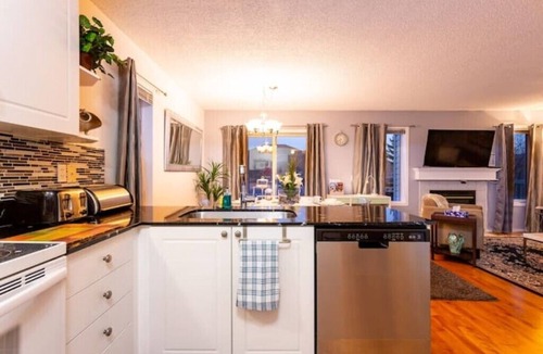 Bridlewood House | 3 bedms🏡 in Bridlecreek terr Sw by RMSJ, Spruce Meadows