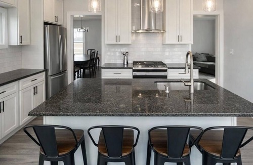 Cortland House | 3-bedroom century lake house