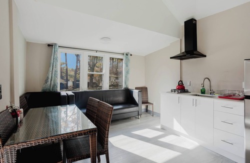 Gravenhurst Cottage | 3 Bedroom Cottage VII: PL