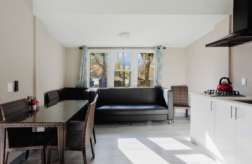 Gravenhurst Cottage | 3 Bedroom Cottage VII: PL