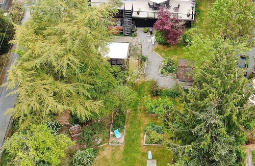 Sooke House | 3-bedroom house with backyard, patio and hot-tub