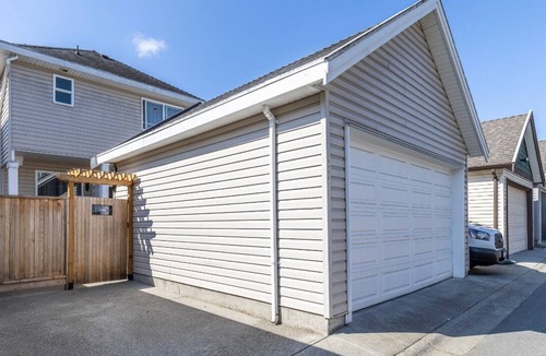 Willoughby House | 3 bedroom spacious private basement suite