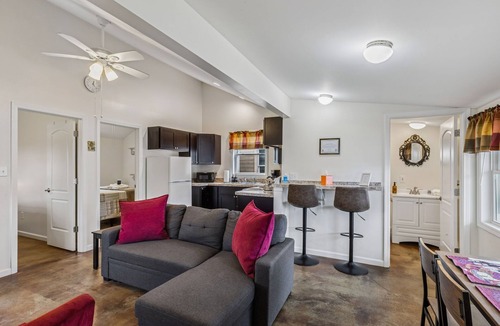 Geneva-on-the-Lake House | 3 Charming Cottages on GOTL Strip - Sleeps 10