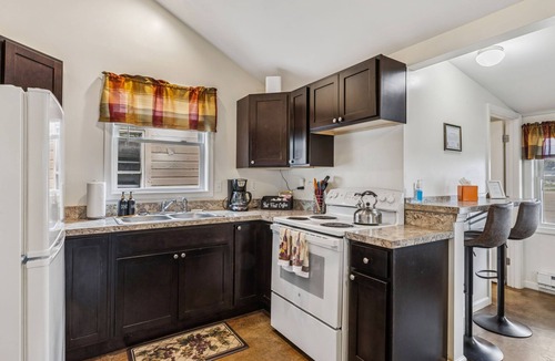 Geneva-on-the-Lake House | 3 Charming Cottages on GOTL Strip - Sleeps 10