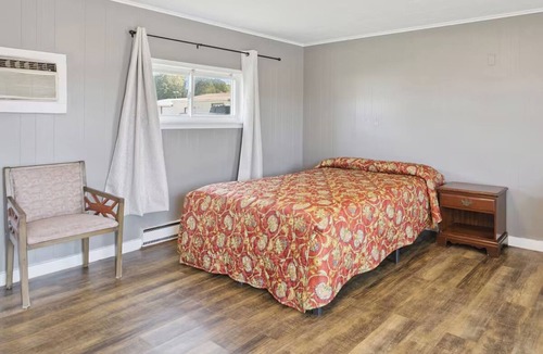 Shields Hotel | 3 Convenient Rooms Perfect for a Road Trip Stop | Free Onsite Parking